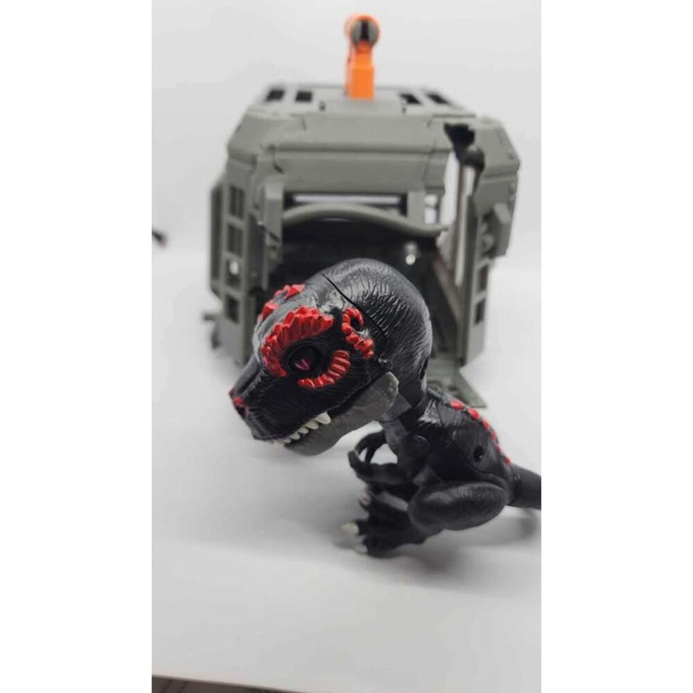 Untamed Jailbreak Fingerling Dinosaur Action Figure with Carrying Cage